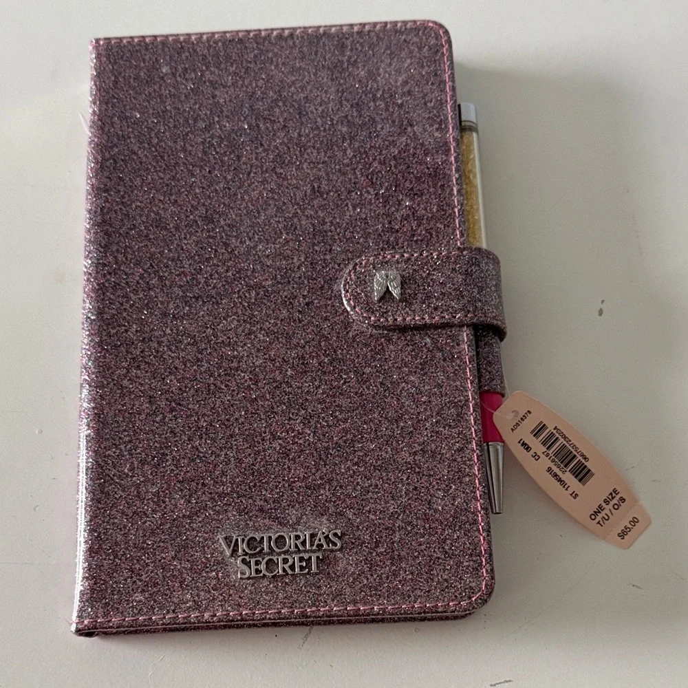 Victoria secret journal with pen. - Picture 1 of 4